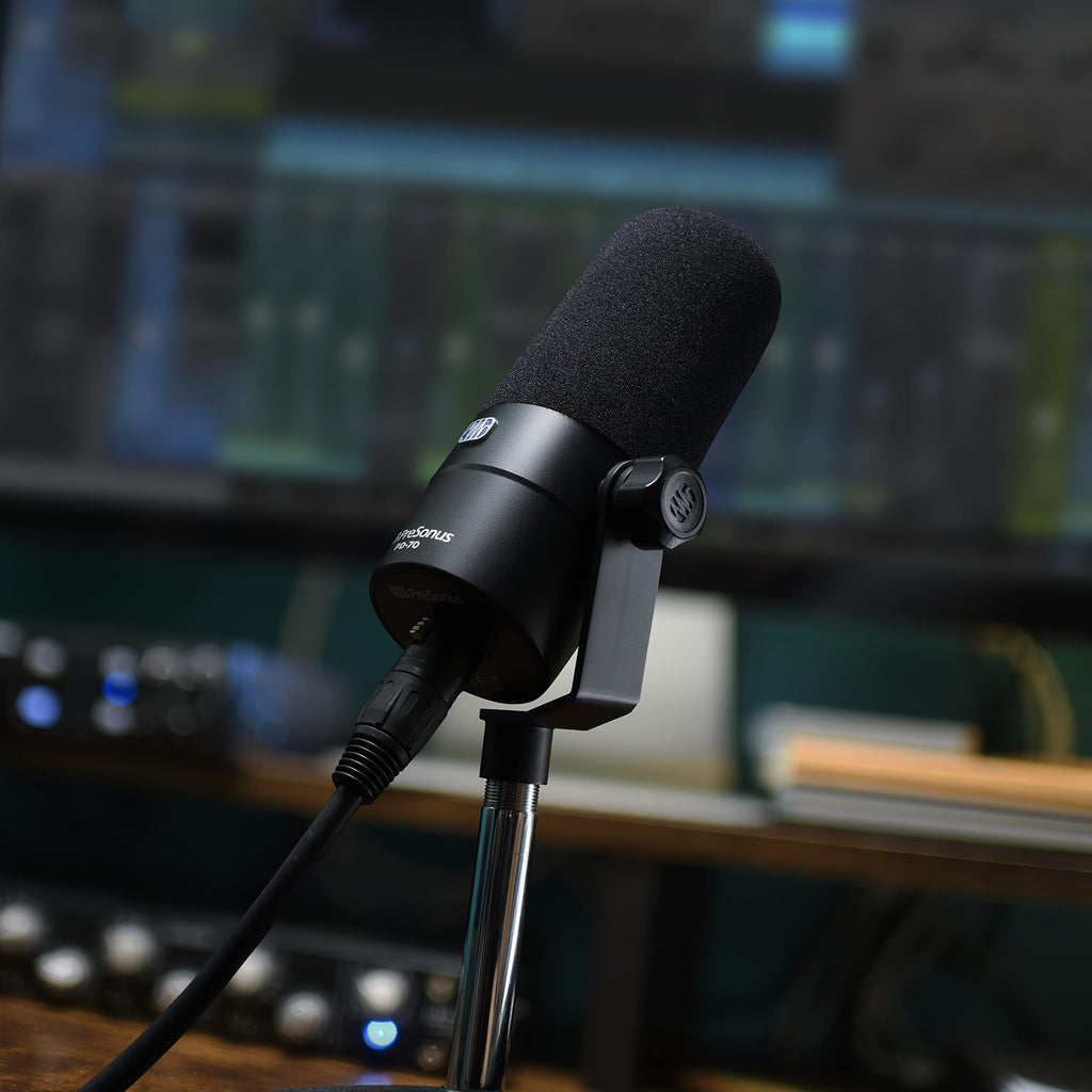 Dynamic Vocal Microphone Y437096