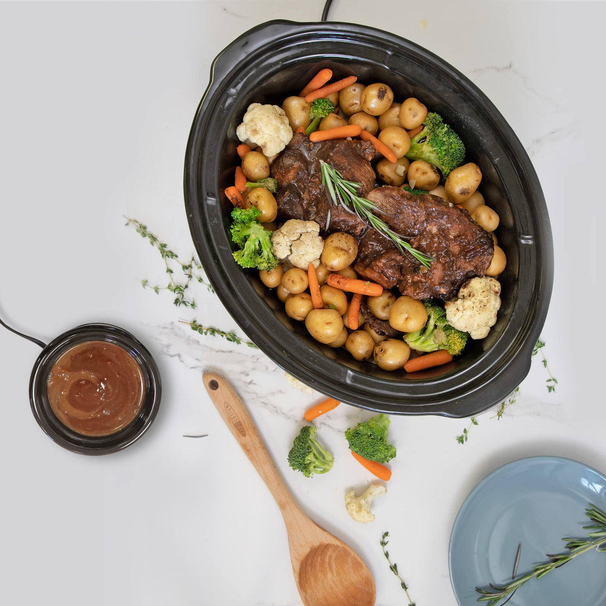 7 qt Programmable Slow Cooker with Dipper Y79448