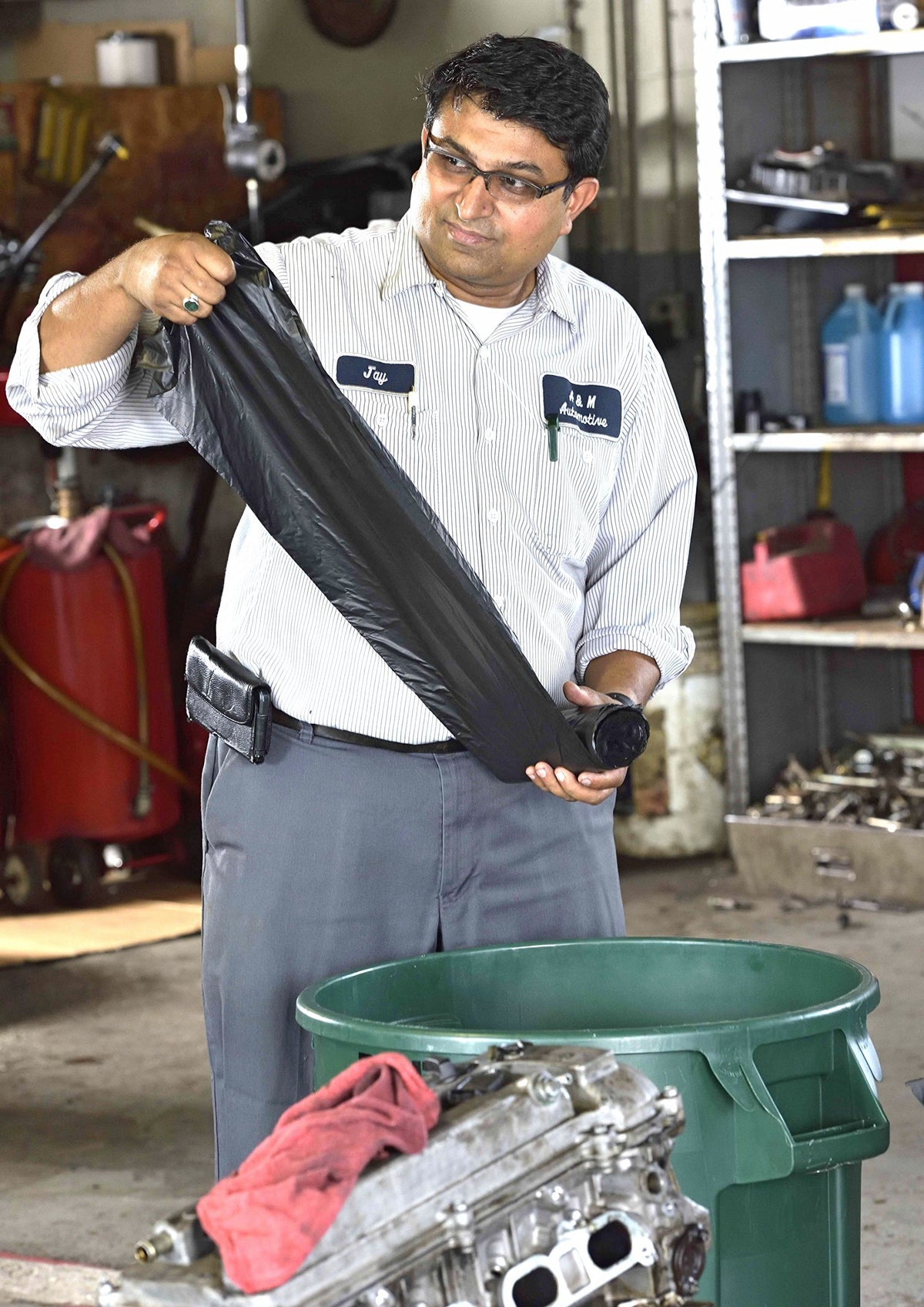 Black 40-45 Gal Coreless Roll Trash Bags V520
